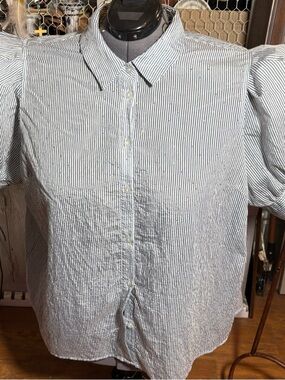 Torrid button down blouse puff short sleeves collared white/black striped plus 3